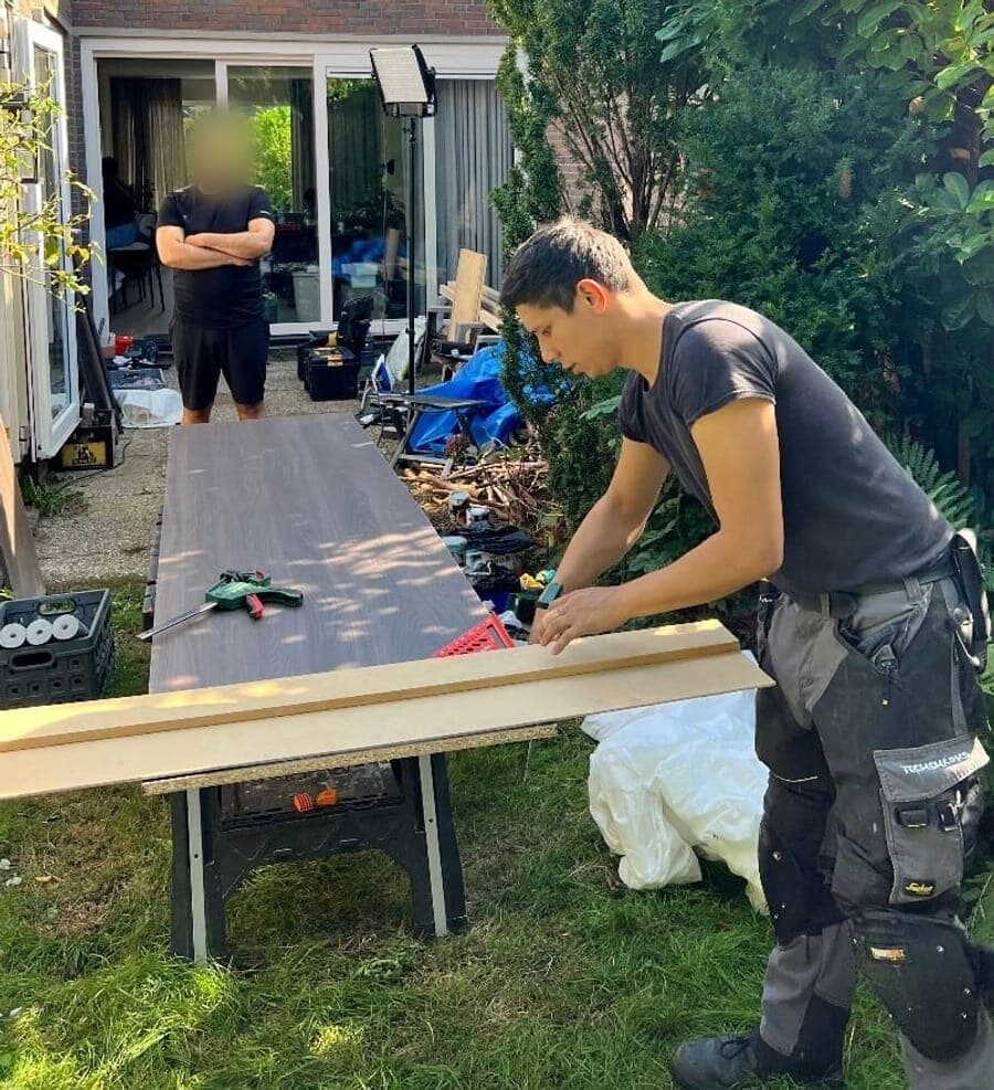 Vincent aan het werk bij een klant